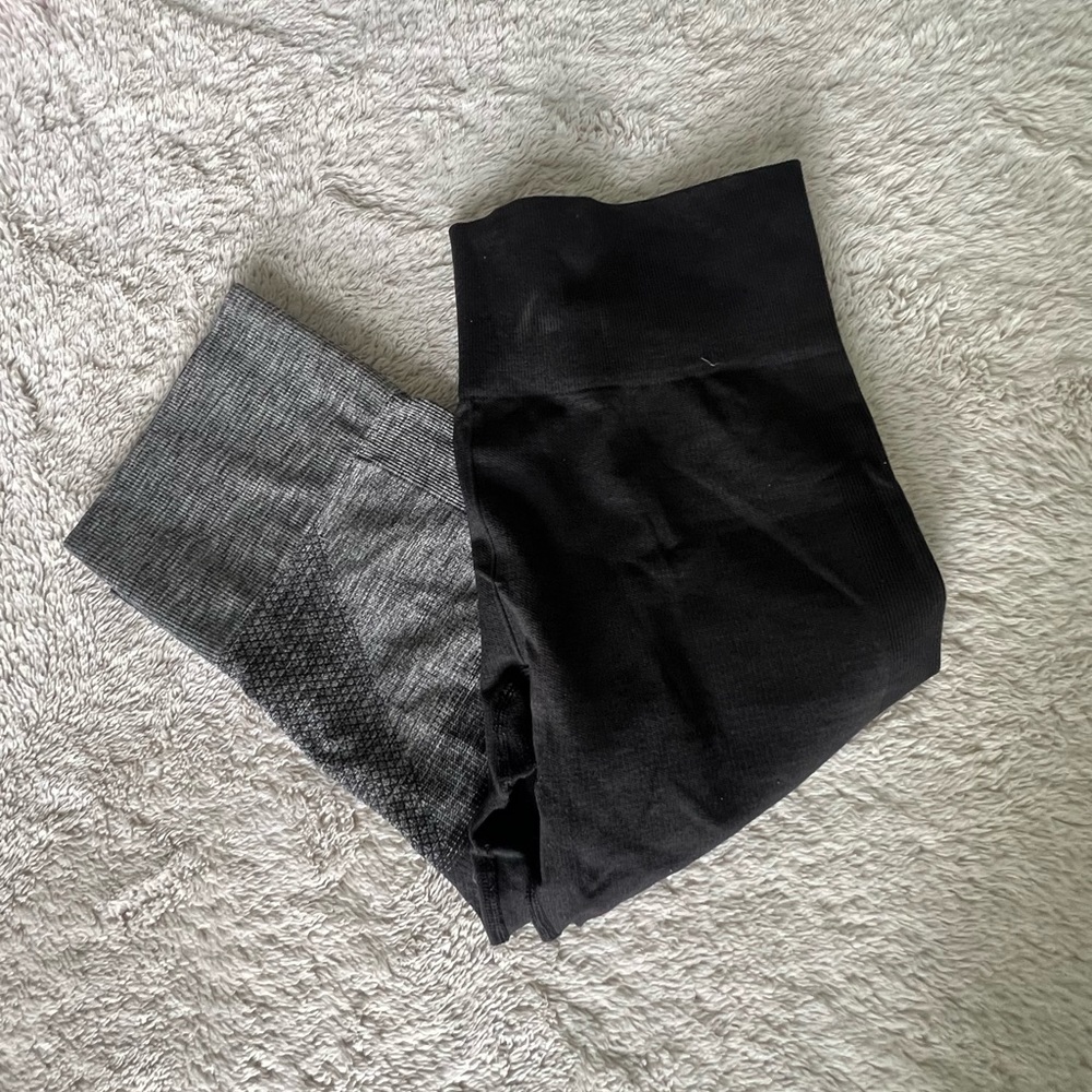 Lululemon Black and Grey Cropped Leggings